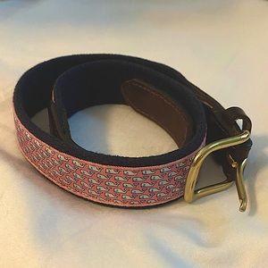 Vineyard vines kids belt in great condition.